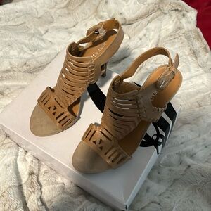 Nine West sandal. Worn twice. Adorablee!!